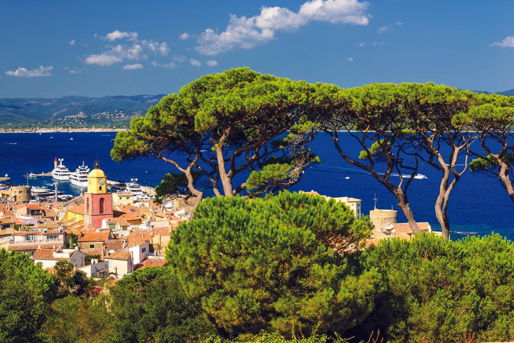 Villa + appartements dans Résidence Golfe de Saint Tropez, Grimaud, France,83310 — Grimaud — France
