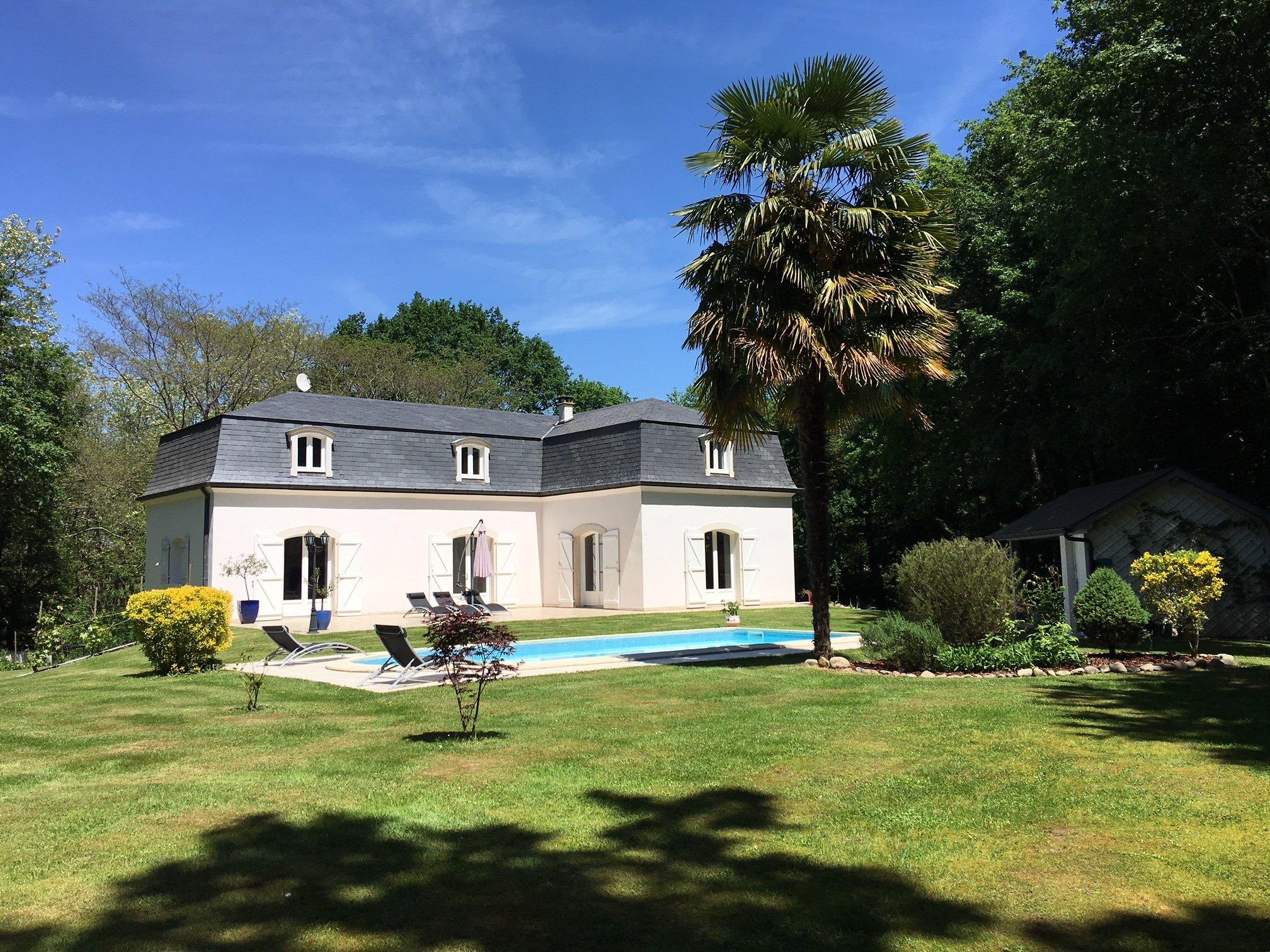 Maison piscine à Pau, Aressy, France,64320 — Aressy — France